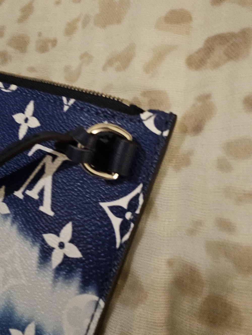 Louis Vuitton Escale Wristlet Pouch💙 - Picture 6 of 8